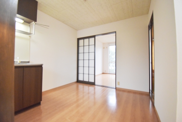 DK部分。2020年床面フローリング貼替済。2025年壁クロス張替済