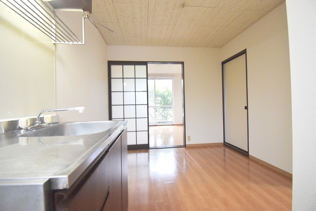 DK部分。2020年床面フローリング貼替済。2025年壁クロス張替済