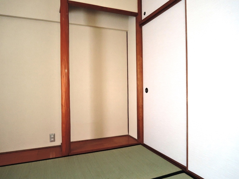 6帖プラス板間付きの和室です。