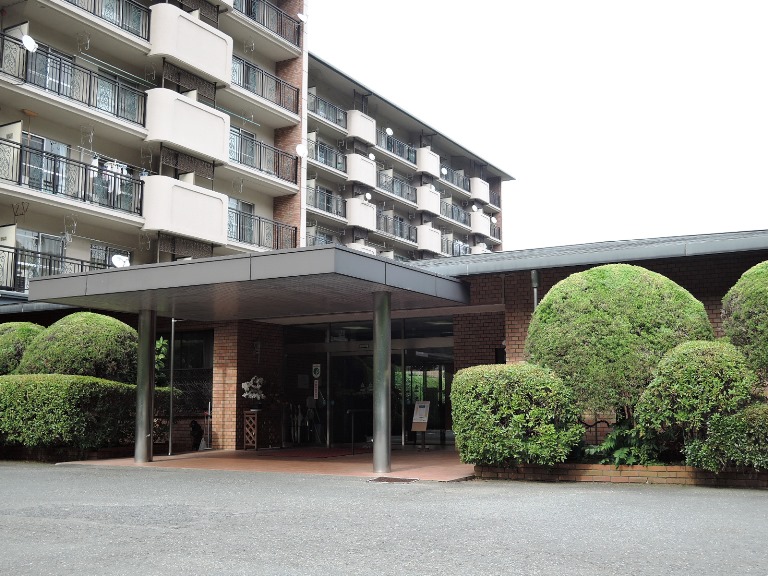 マンションエントランスです。