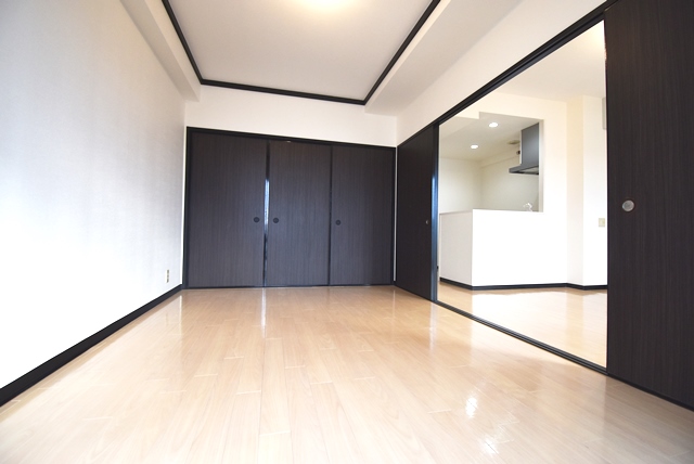 このお部屋につきましては、新築時和室だった部分を洋室に変更しています。