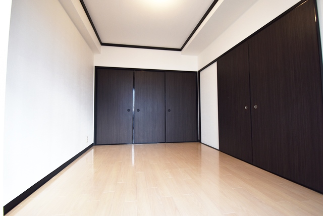 このお部屋につきましては、新築時和室だった部分を洋室に変更しています。
