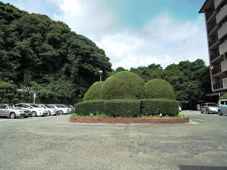 平置駐車場有ります。月額3000円。(空車状況は管理組合確認が必要です。)