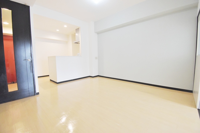 LD部分。2020年床面フロアタイル貼付。2025年9月、壁・天井クロス張替済