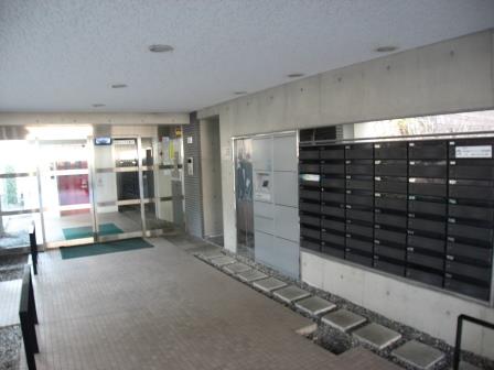 エントランス部分。宅配ボックス付