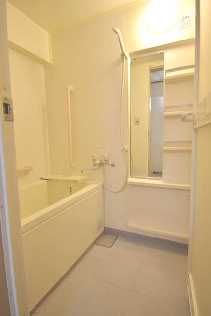 バス・トイレ別室に改造済。1F大浴場で温泉気分でゆったり利用するのも良いですし、お部屋で使用するのも良いです。
