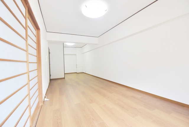 LDK部分。床・壁・天井張替工事済。